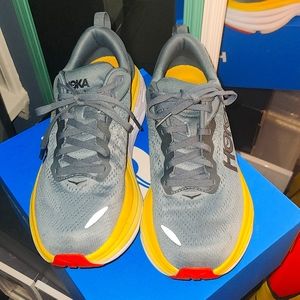M Bondi  8.5D  HOKA
